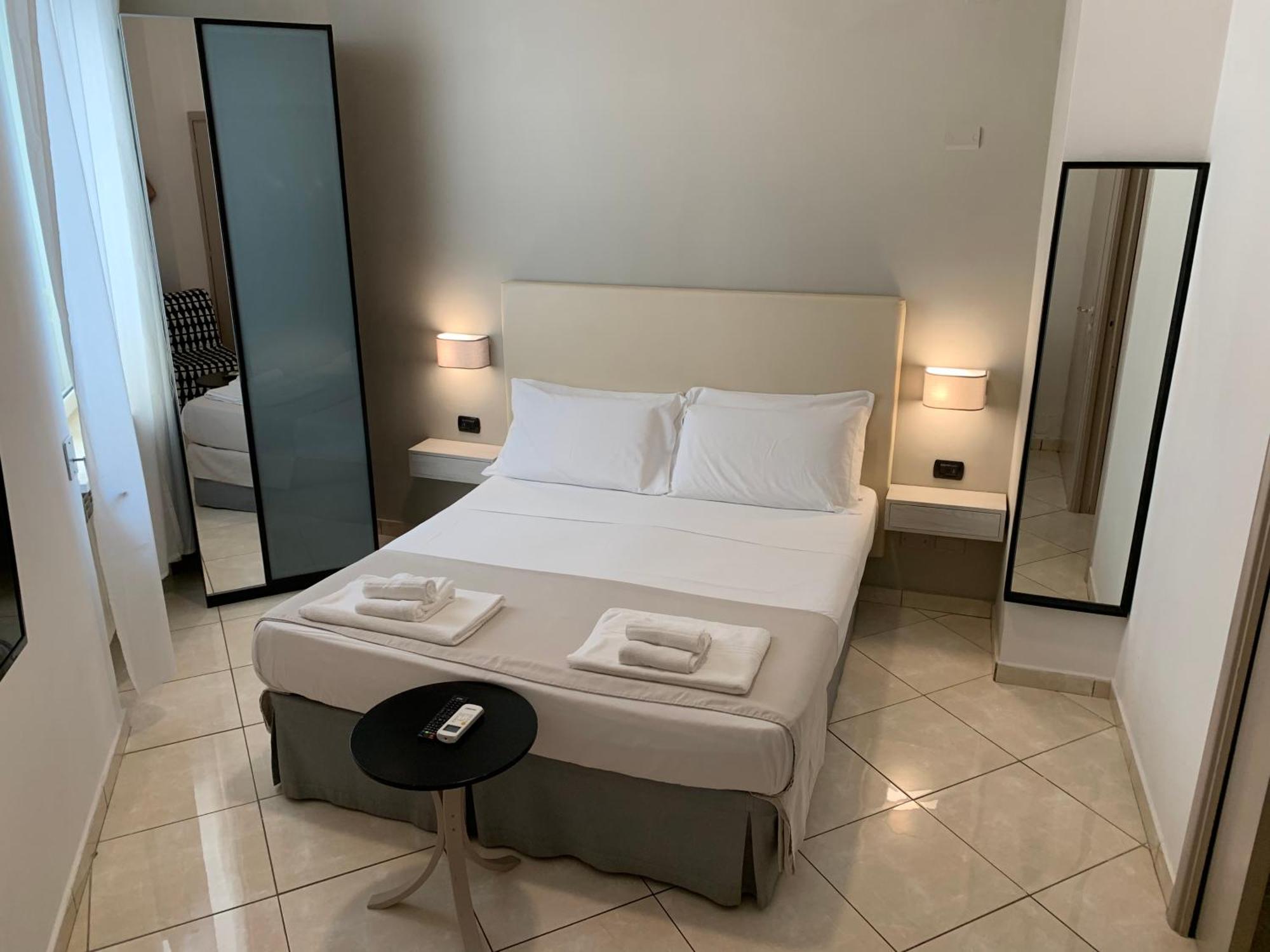 Tuanis Hotel Napoli Ngoại thất bức ảnh